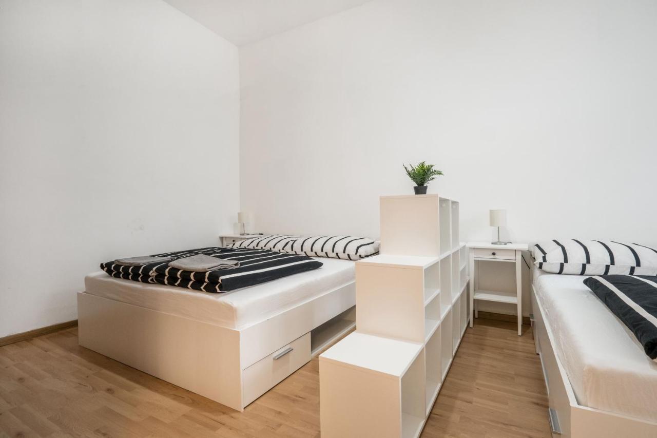 Jacuzzi And Privacy With 2 Balconies And Free Garage Apartment Будапеща Екстериор снимка